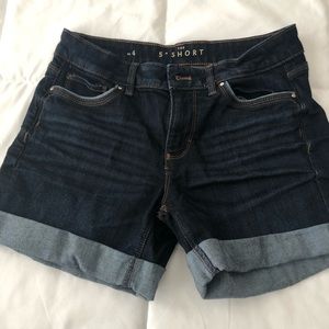 Fun cuffed White Black market jean shorts!